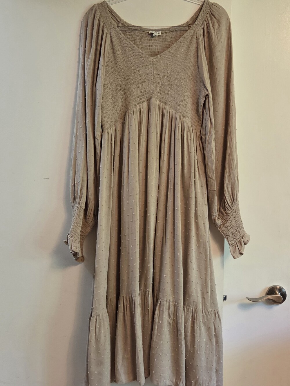 BALTIC BORN Lainey Swiss Dot Smocked Long Sleeve Midi Dress Beige Large - Picture 2 of 8